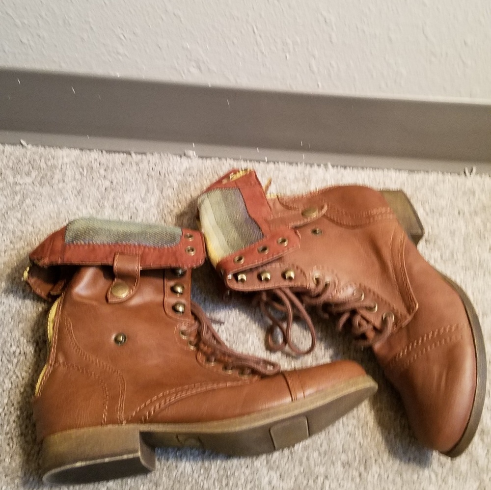 Shoes - Picture 2 of 2